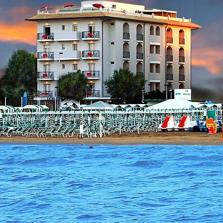 Hotel Ca' Bianca Riccione Exterior foto